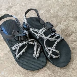 Women's chacos NEW